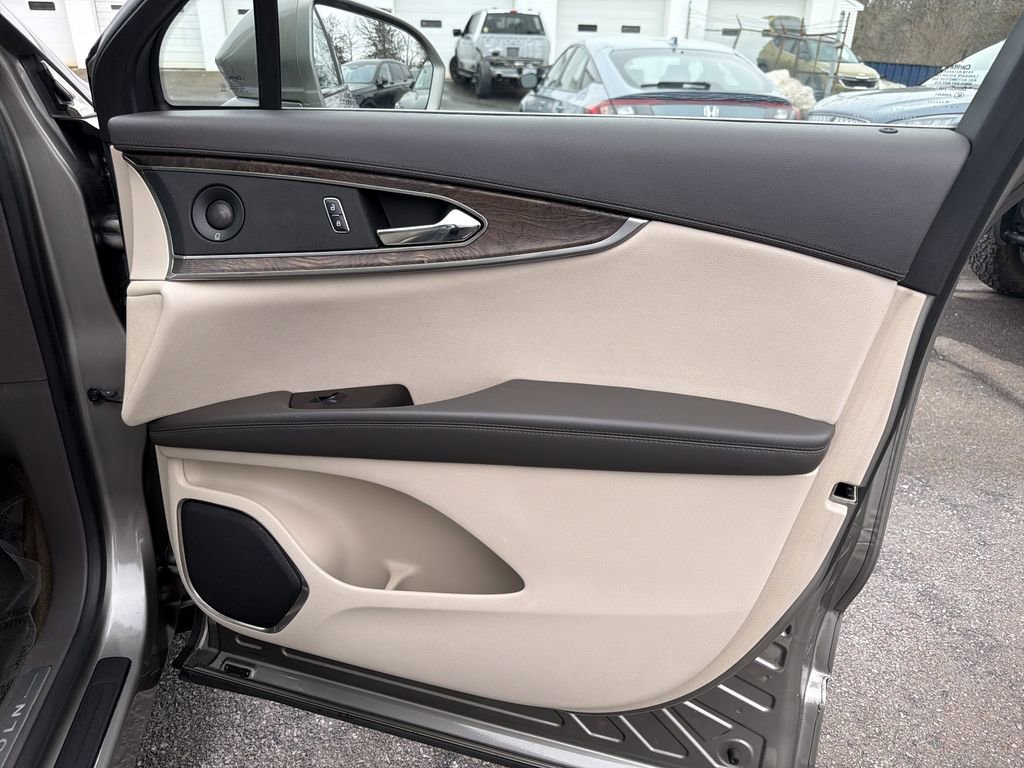 Used 2016 Lincoln MKX Reserve w/ Technology Package image 14