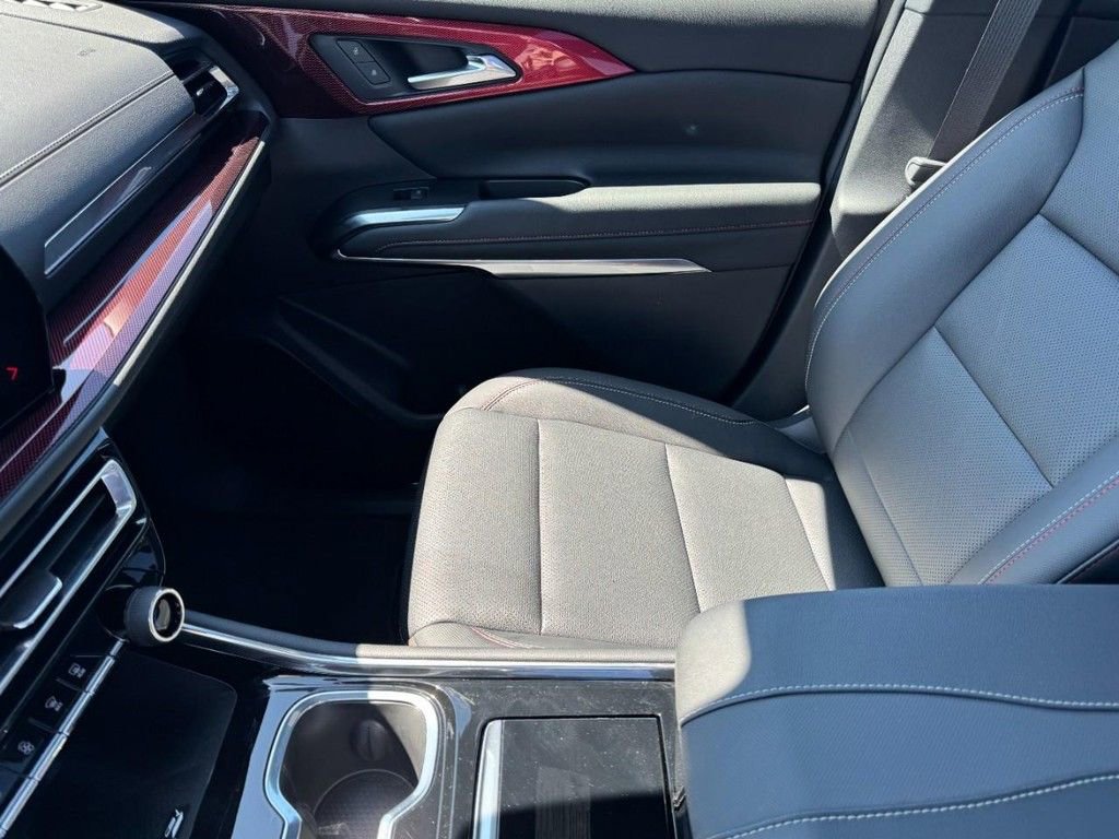 Used 2024 Chevrolet Traverse Z71 image 15