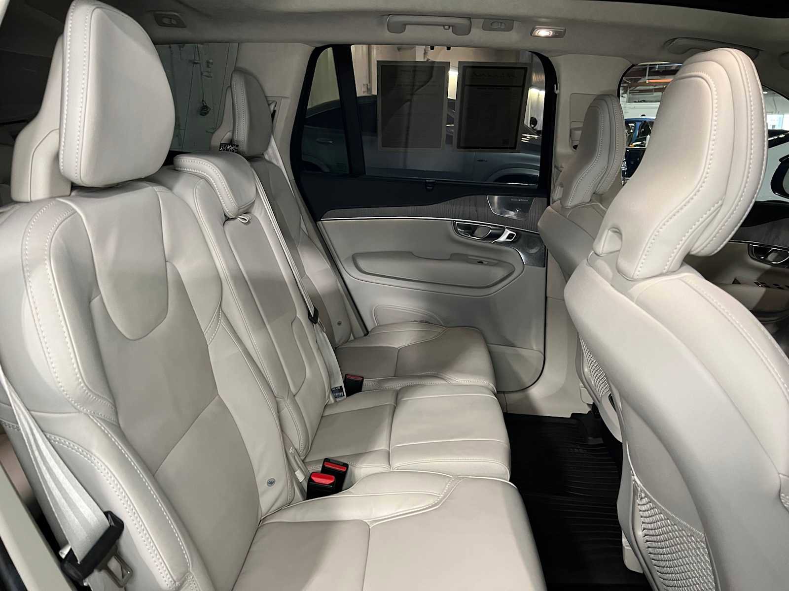 Used 2024 Volvo XC90 B6 Ultimate w/ Lounge Package image 13