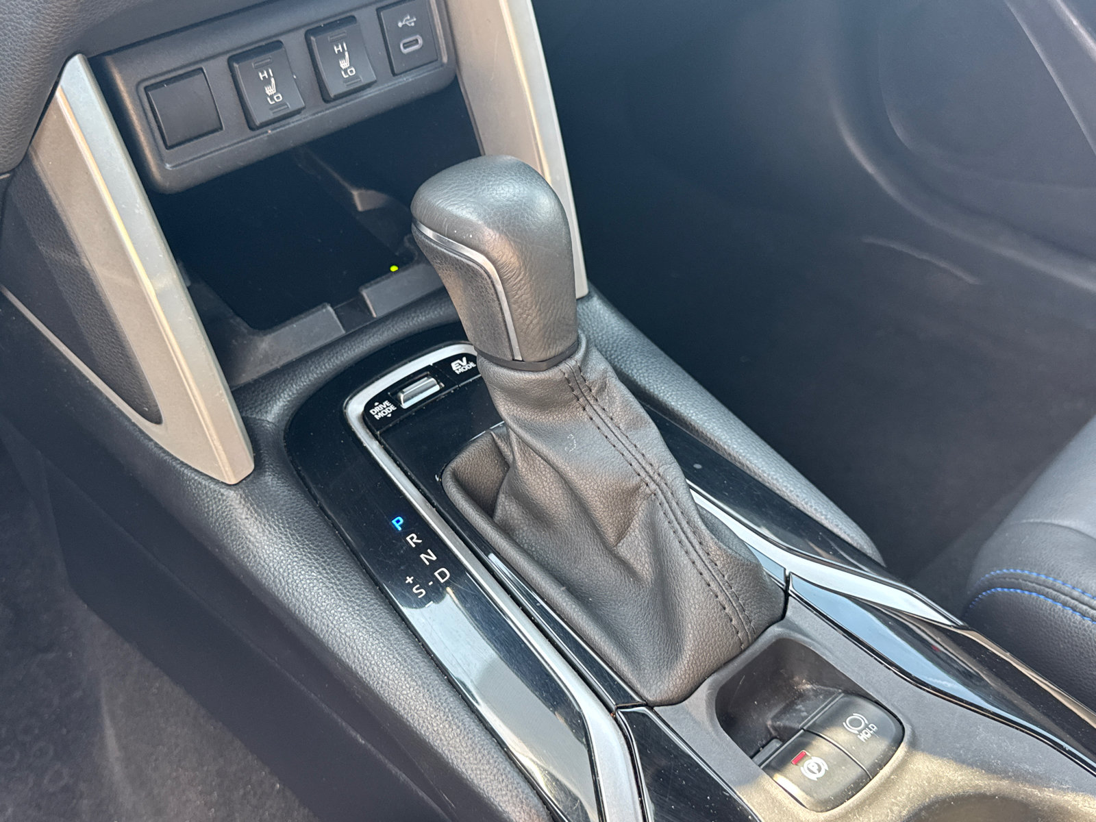 Used 2024 Toyota Corolla Cross AWD Hybrid image 30