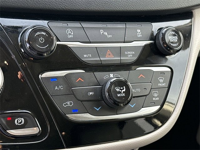Used 2020 Chrysler Pacifica Touring-L image 22
