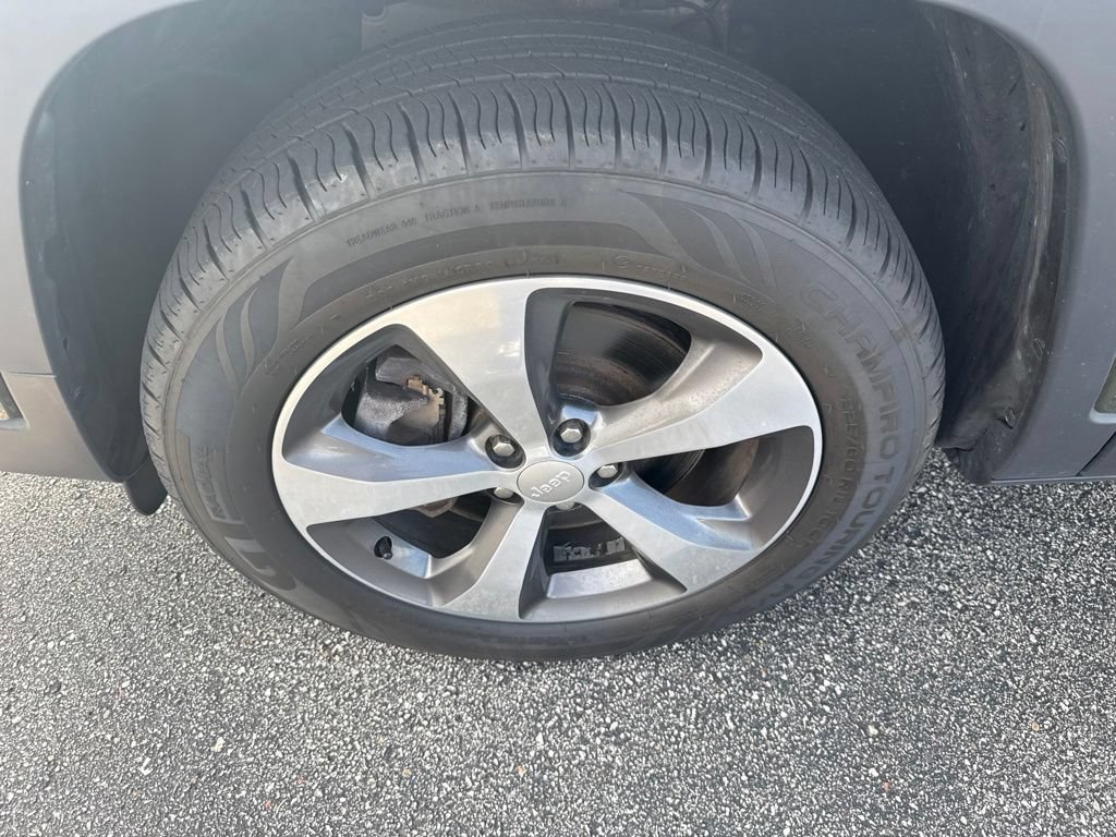 Used 2020 Jeep Cherokee Limited AWD/4WD image 12