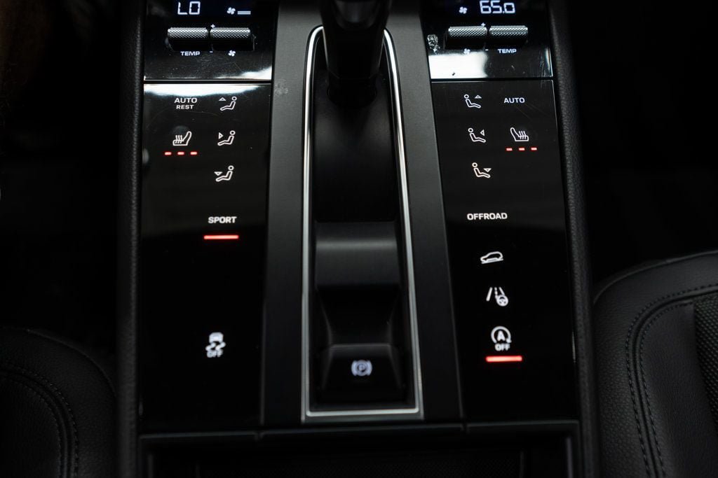 Used 2023 Porsche Macan AWD/4WD image 24