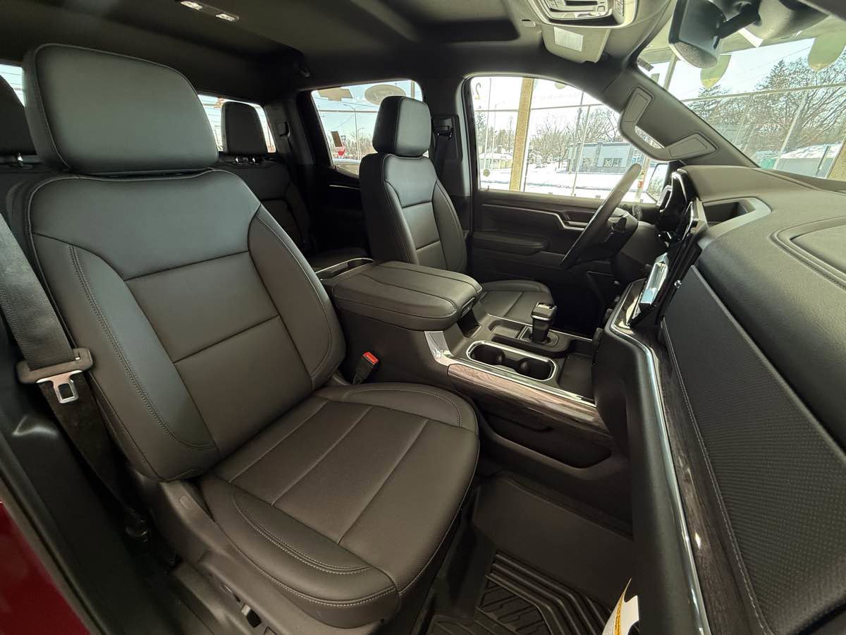 Used 2025 Chevrolet Silverado 1500 LTZ image 28