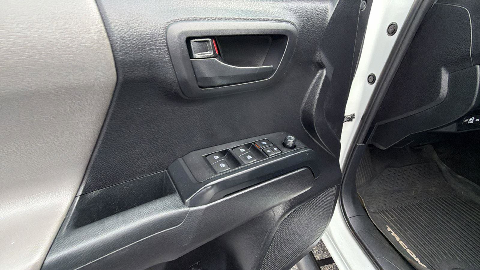 Used 2020 Toyota Tacoma SR AWD/4WD image 16
