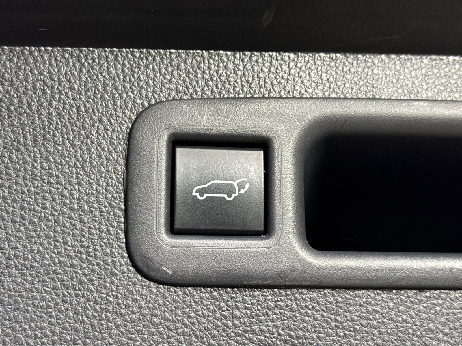 Used 2022 Toyota Highlander XLE image 32