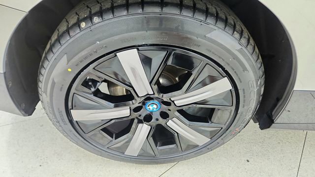 Used 2024 BMW iX xDrive50 w/ Premium Package image 56