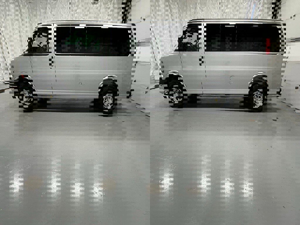 Used 2025 Chevrolet Express 3500 LT w/ LT Preferred Equipment Group image 4