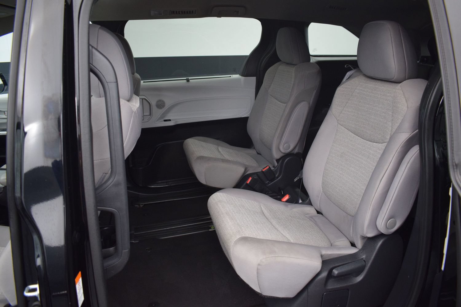 Used 2025 Toyota Sienna LE FWD image 14