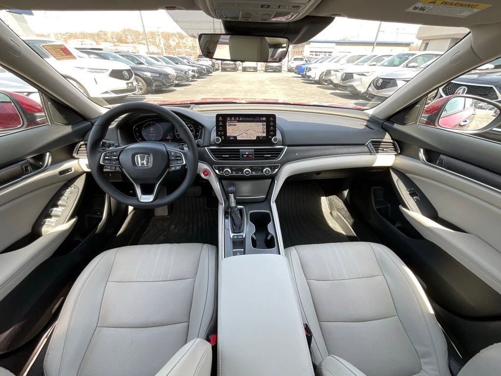 Used 2018 Honda Accord Touring image 9