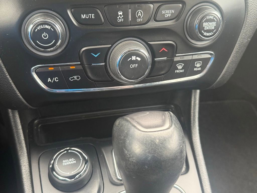 Certified 2019 Jeep Cherokee Latitude Plus image 16