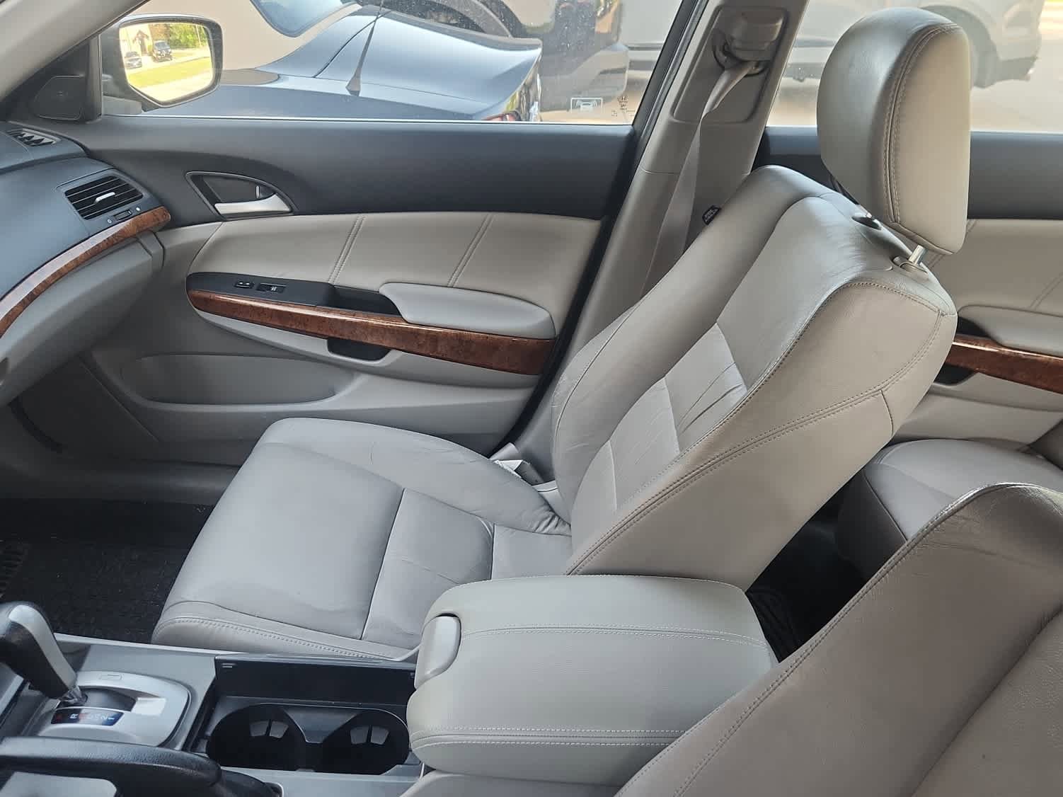 Used 2011 Honda Accord EX-L image 9