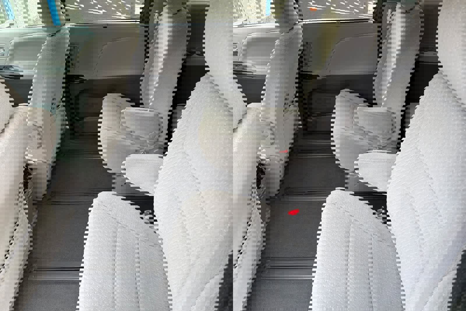 Used 2020 Toyota Sienna LE image 4