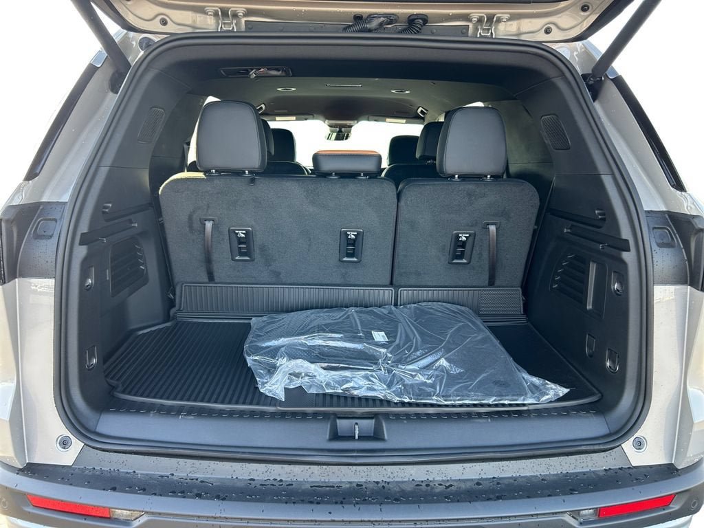 New 2027 Chevrolet Traverse Z71 w/ Driver Confidence Package AWD/4WD image 19