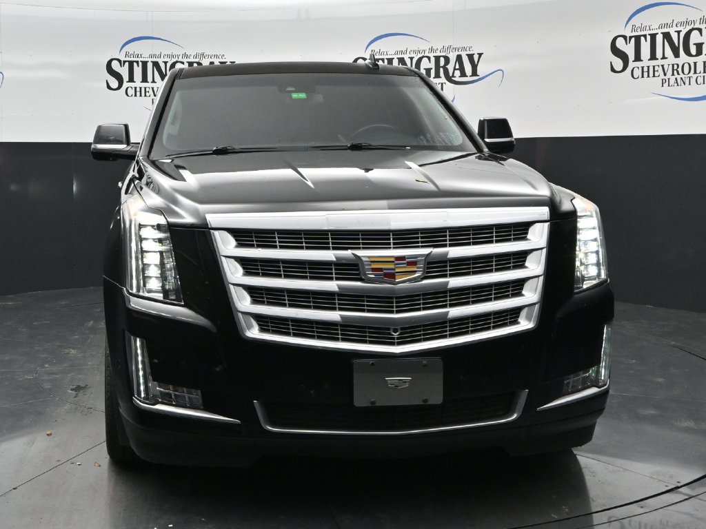 Used 2017 Cadillac Escalade Luxury AWD/4WD image 2