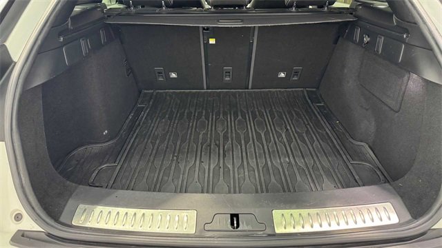 Used 2019 Land Rover Range Rover Velar R-Dynamic SE image 36