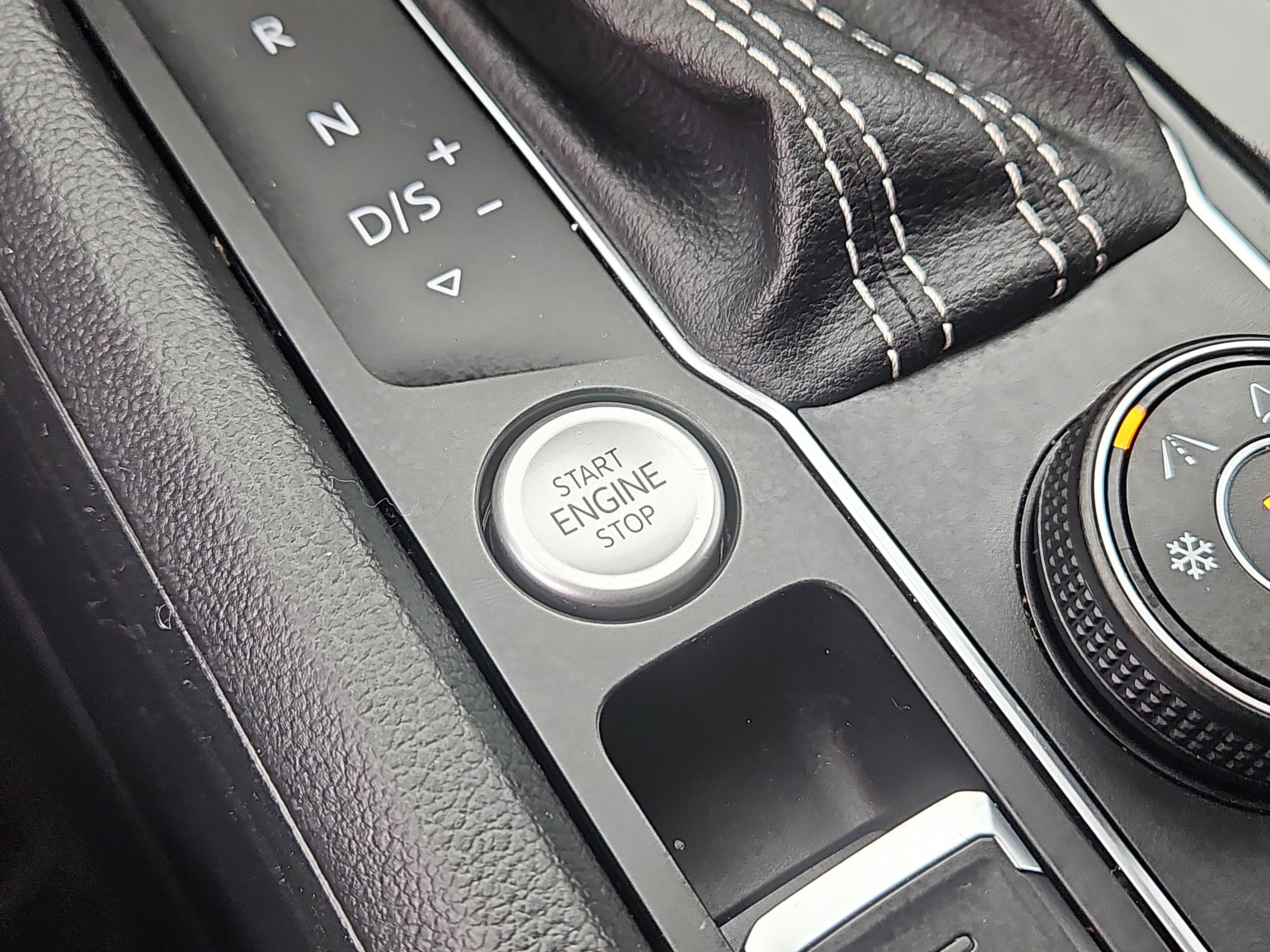 Certified 2022 Volkswagen Atlas SEL Premium image 22