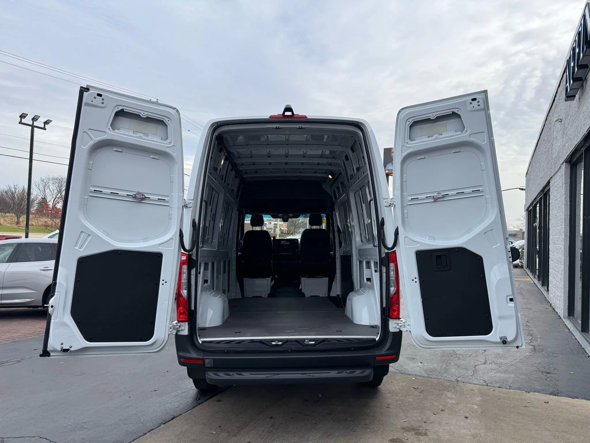 Used 2023 Mercedes-Benz Sprinter 2500 image 28