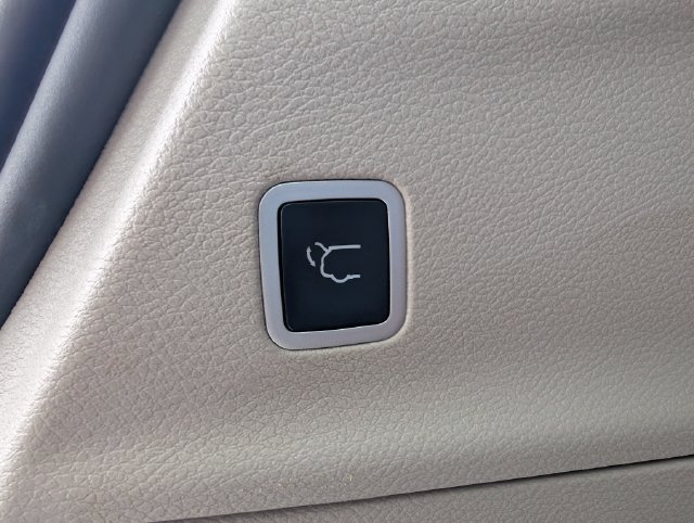 Used 2024 Chrysler Pacifica Touring-L FWD image 22