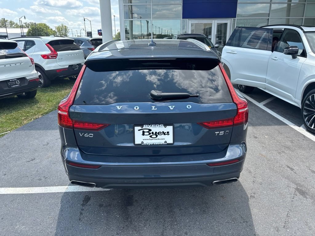 Used 2022 Volvo V60 T5 Cross Country AWD/4WD image 3