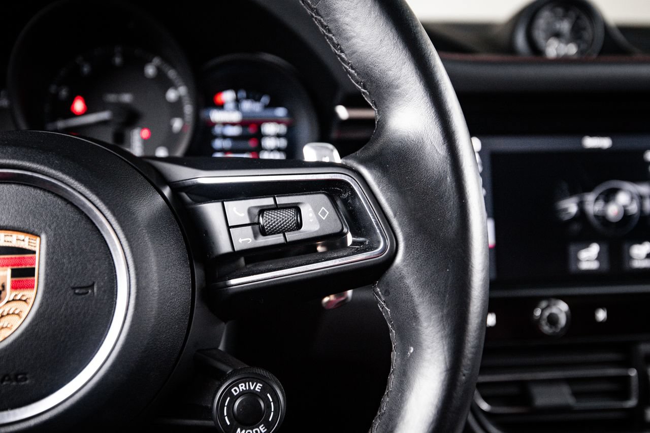 Certified 2023 Porsche Macan AWD/4WD image 16