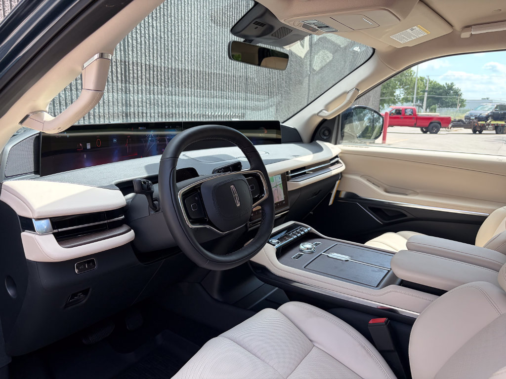New 2027 Lincoln Navigator Premiere AWD/4WD image 10