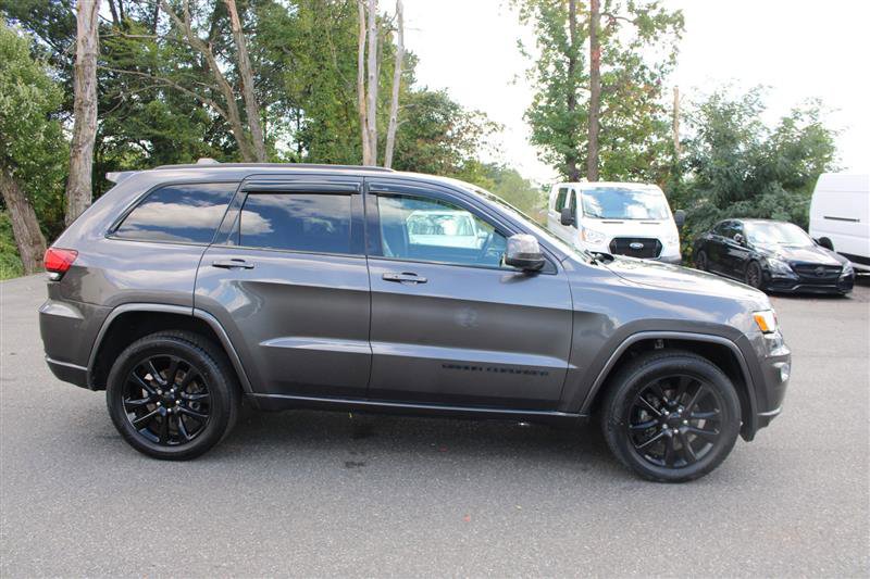 Used 2020 Jeep Grand Cherokee Altitude image 9