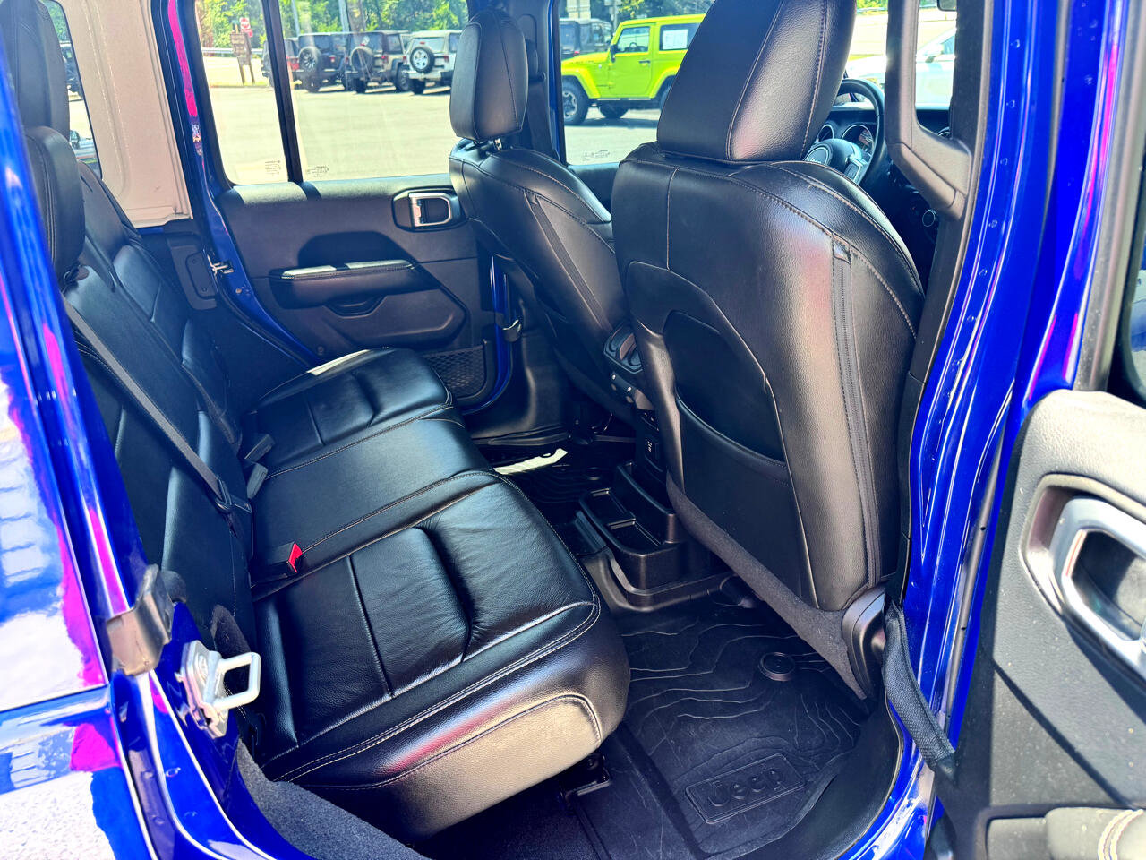 Used 2018 Jeep Wrangler Unlimited Sahara w/ Cold Weather Group image 13