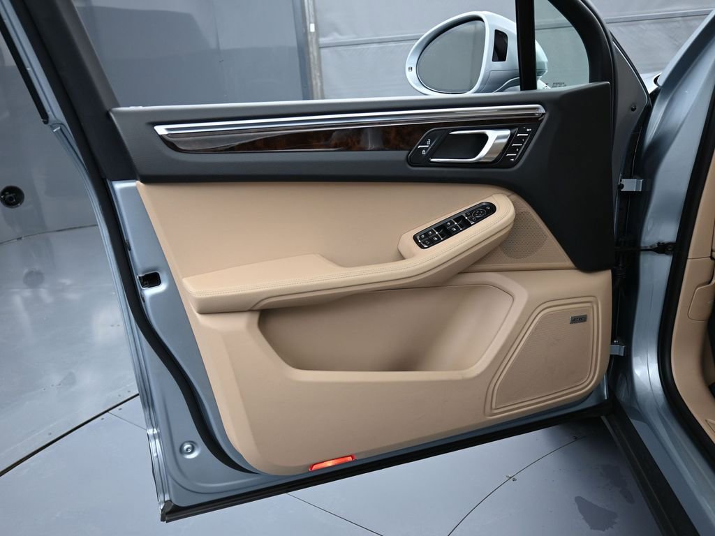 Certified 2022 Porsche Macan image 15