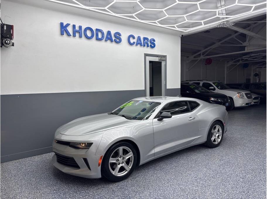 Used 2018 Chevrolet Camaro LT RWD image 2