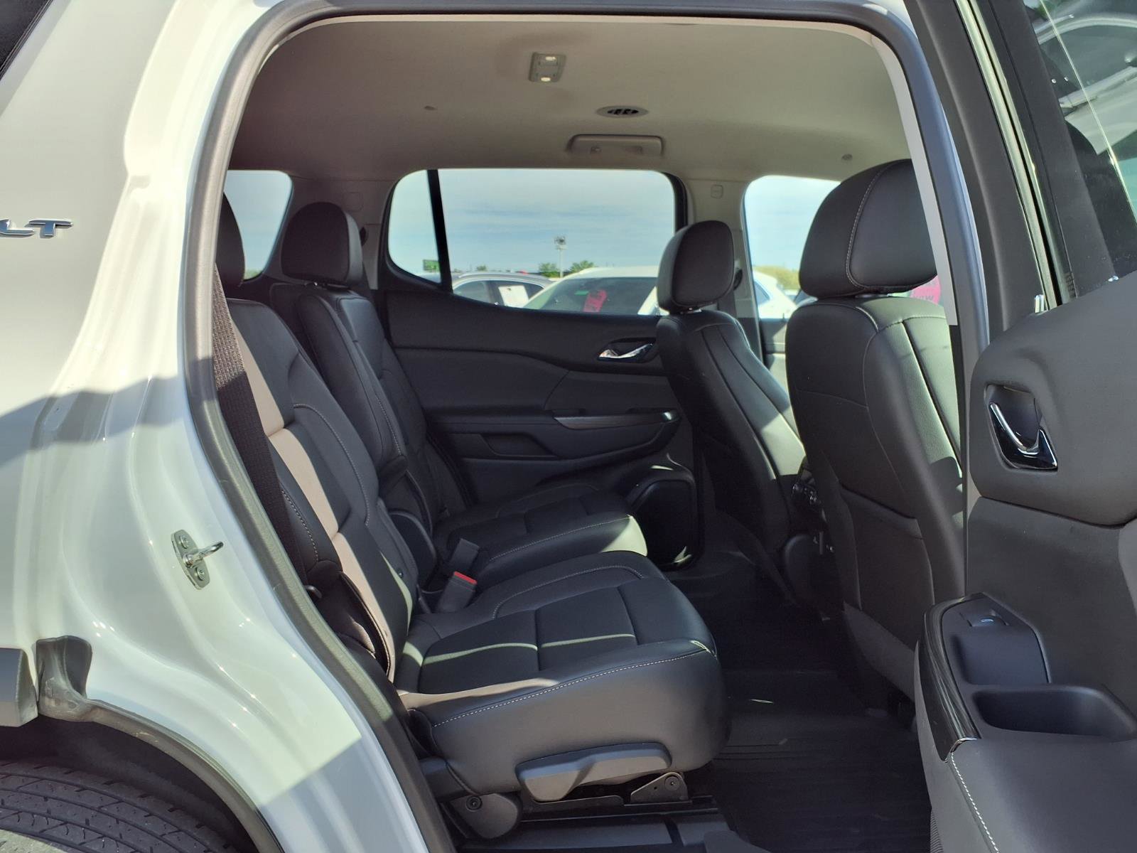 Used 2023 GMC Acadia SLT w/ LPO, Floor Liner Package AWD/4WD image 33