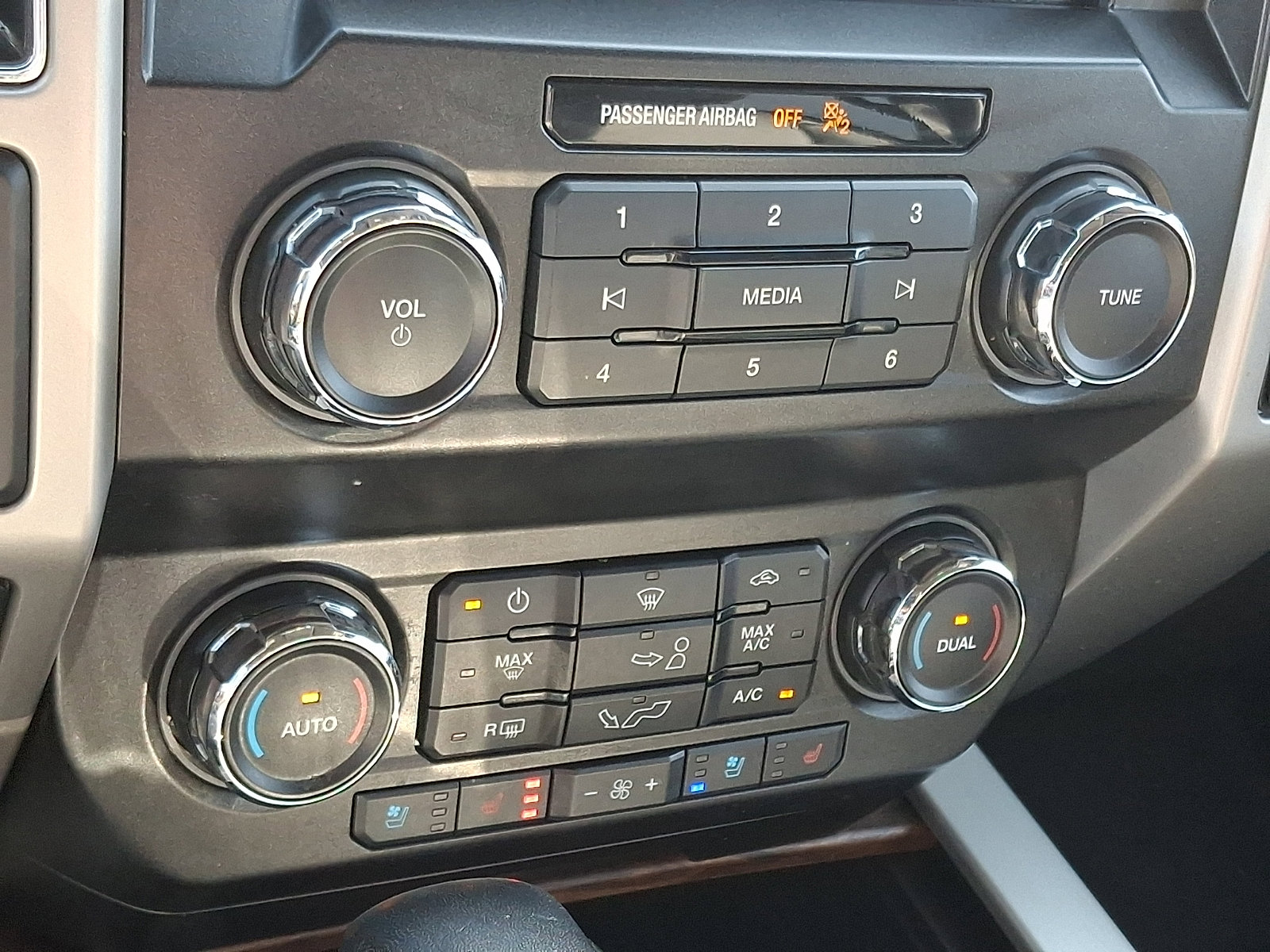 Used 2019 Ford F150 Lariat w/ Equipment Group 501A Mid AWD/4WD image 15