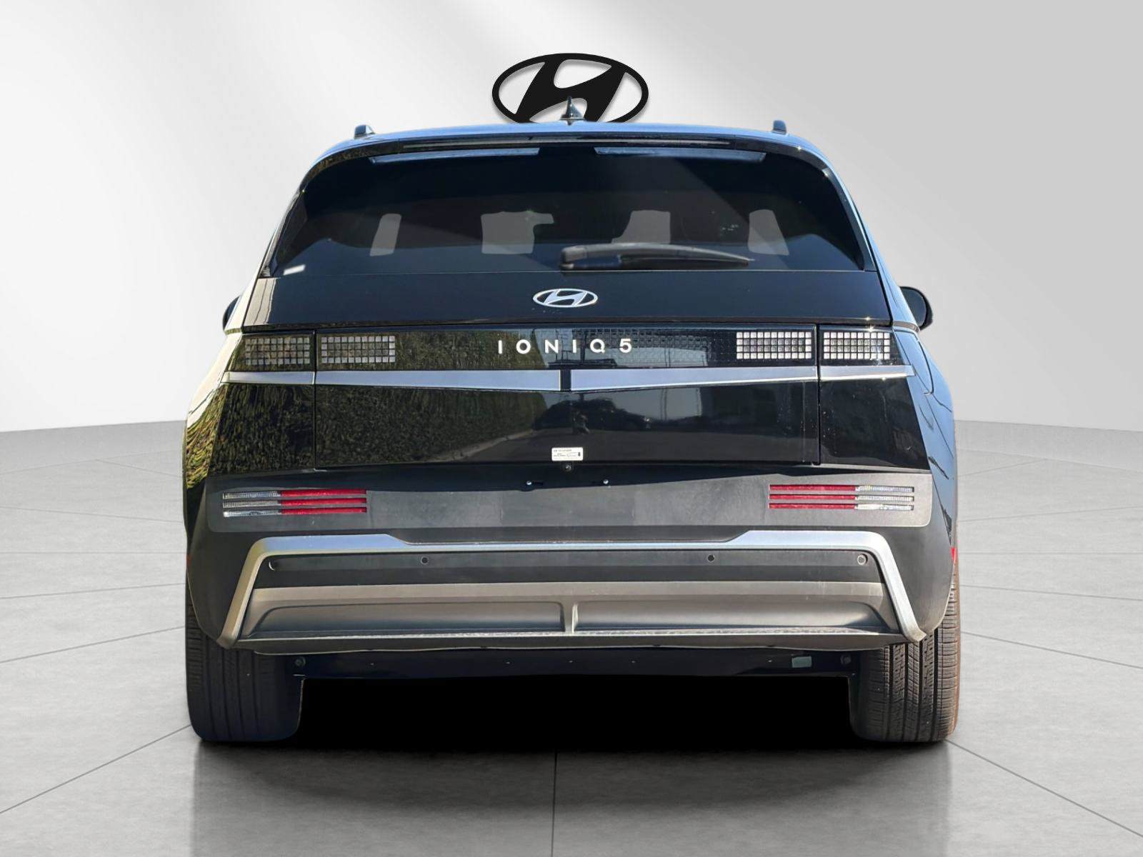 Used 2025 Hyundai Ioniq 5 SEL RWD image 4