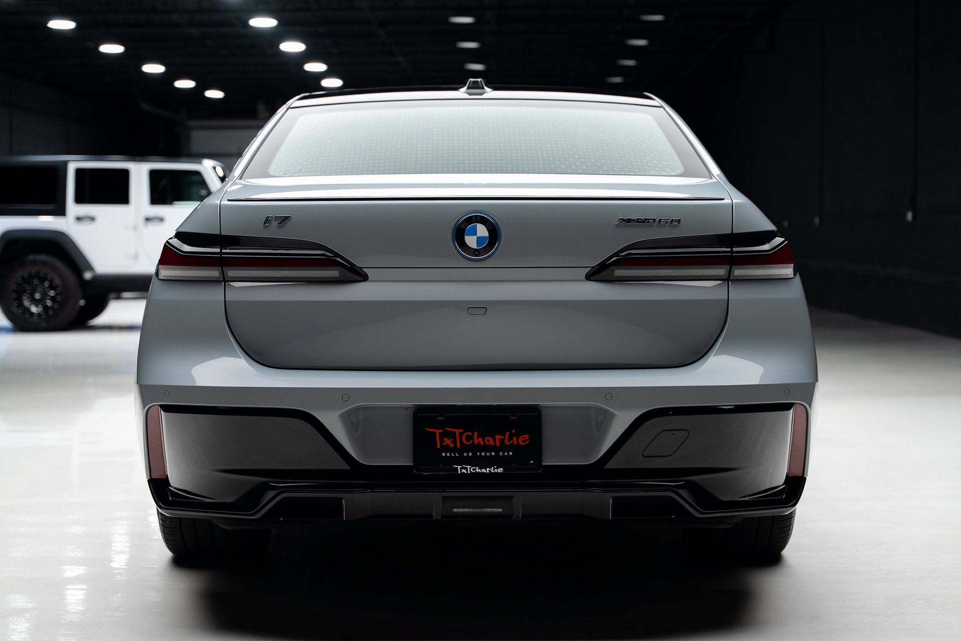Used 2024 BMW i7 xDrive60 w/ Executive Package AWD/4WD image 27
