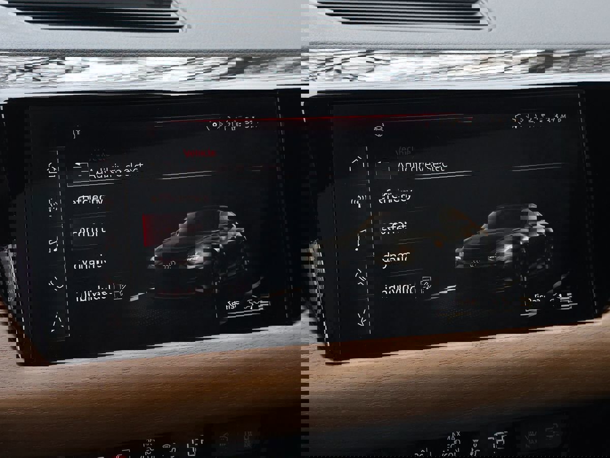 Used 2022 Audi e-tron GT Premium Plus image 37