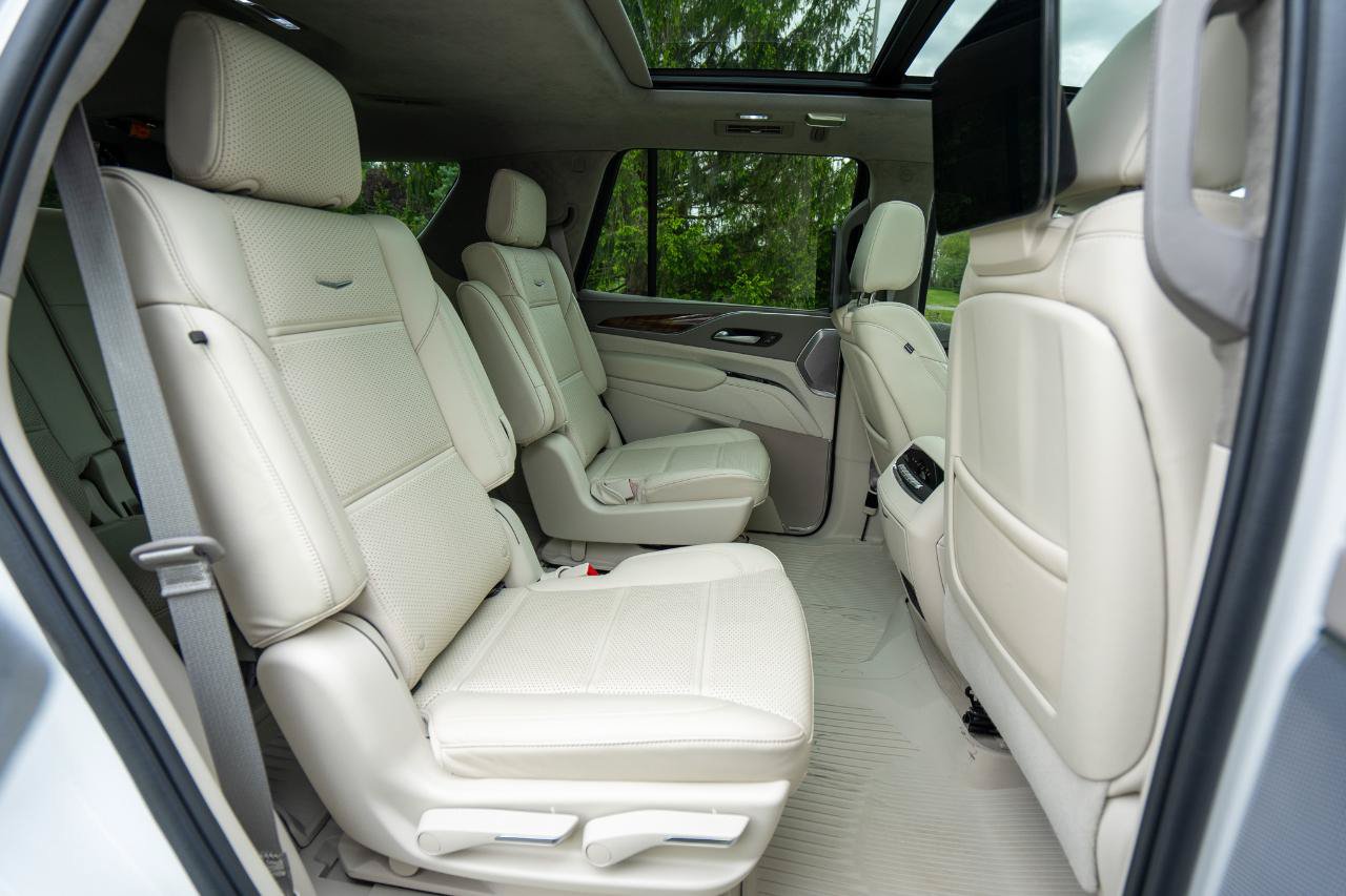 Used 2024 Cadillac Escalade Sport Platinum w/ LPO, ONYX Package AWD/4WD image 28