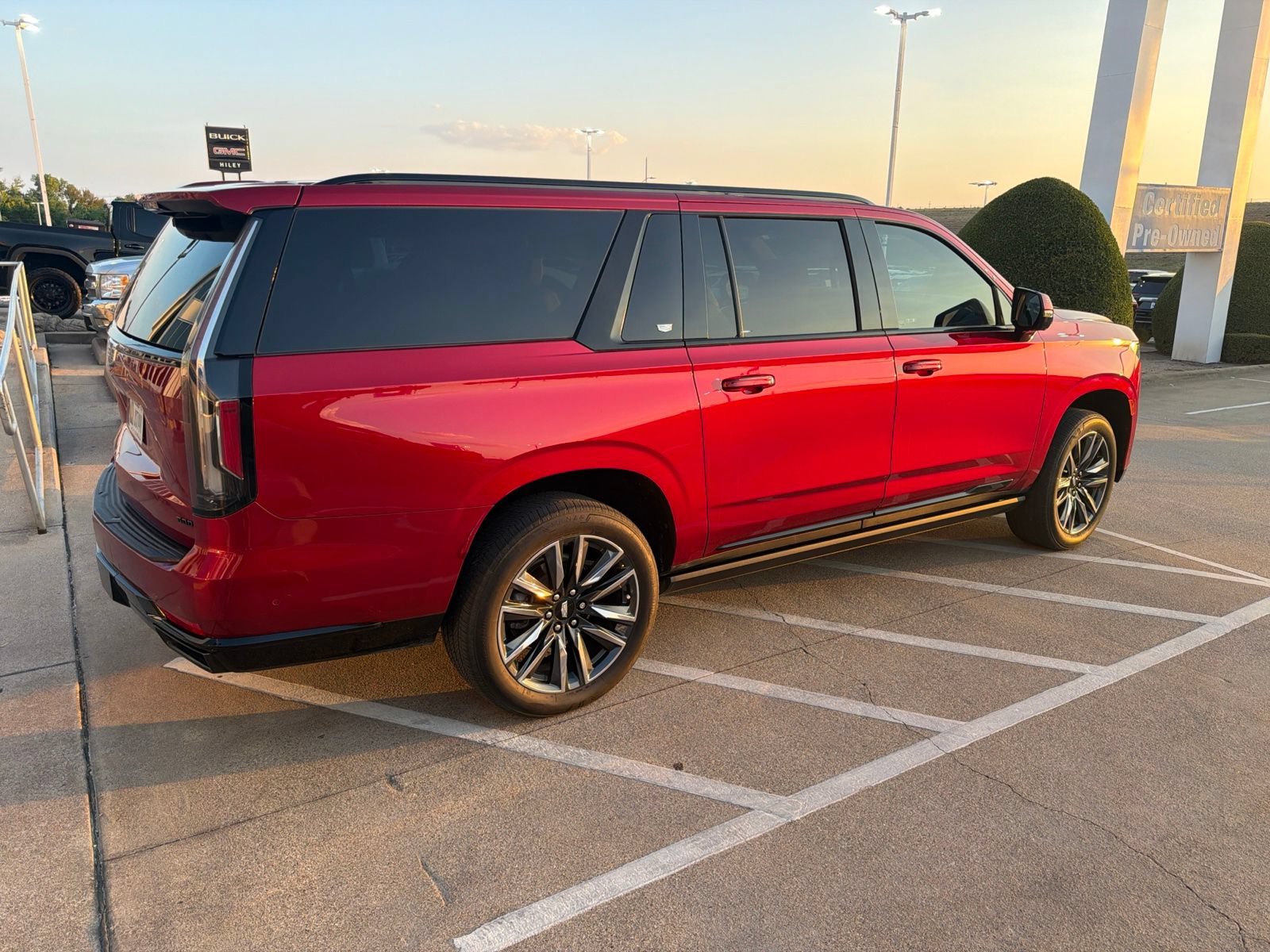 Used 2024 Cadillac Escalade ESV Sport w/ Touring Package AWD/4WD image 8