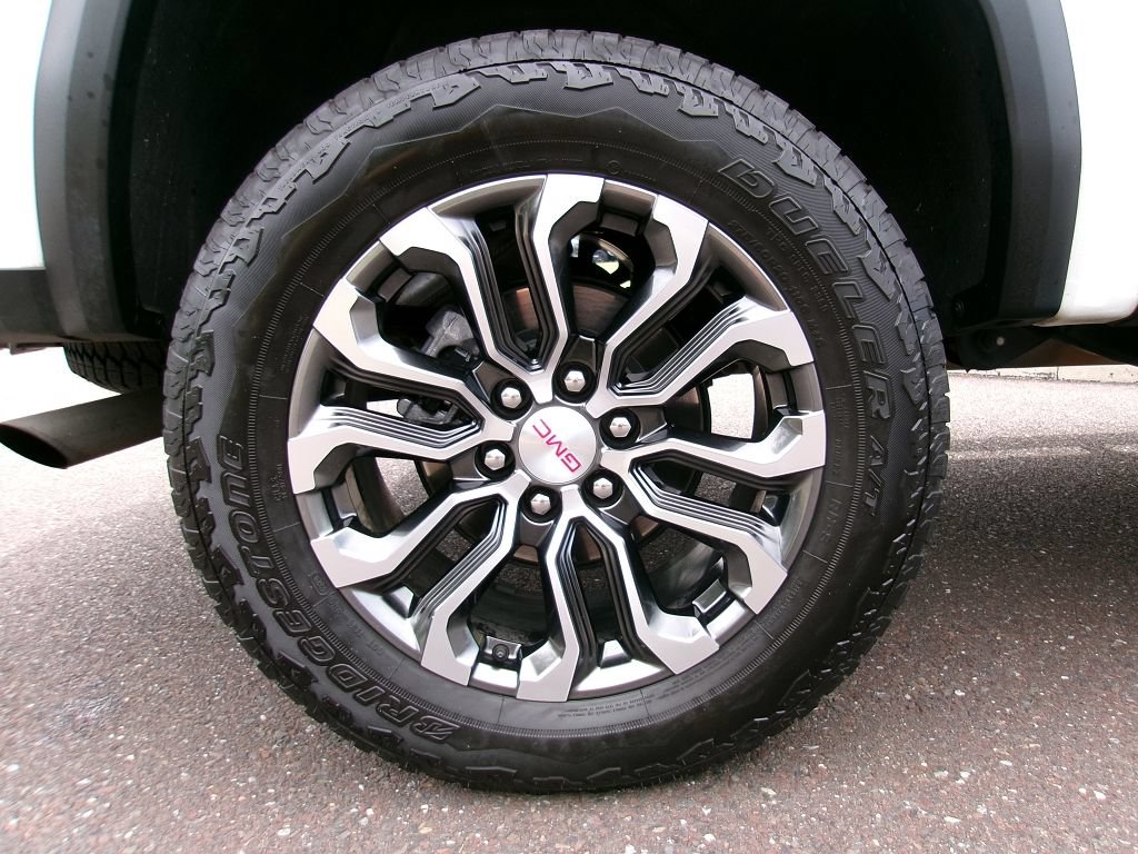 Used 2025 GMC Canyon Denali AWD/4WD image 15