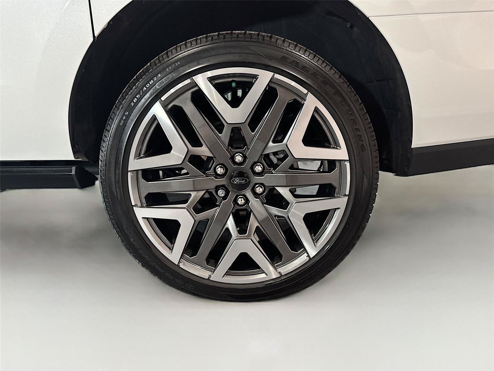 Used 2025 Ford Expedition Max Platinum w/ Platinum Ultimate Package AWD/4WD image 33