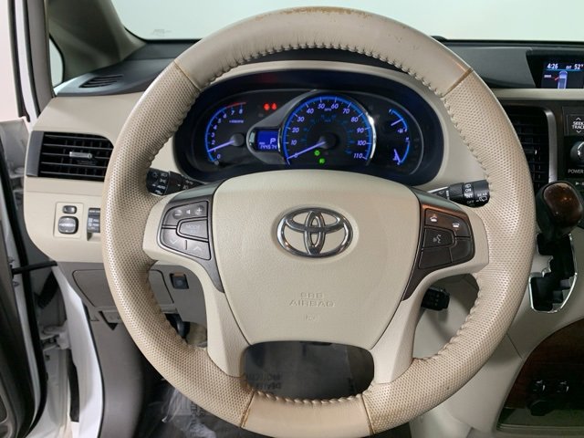Used 2014 Toyota Sienna XLE image 23