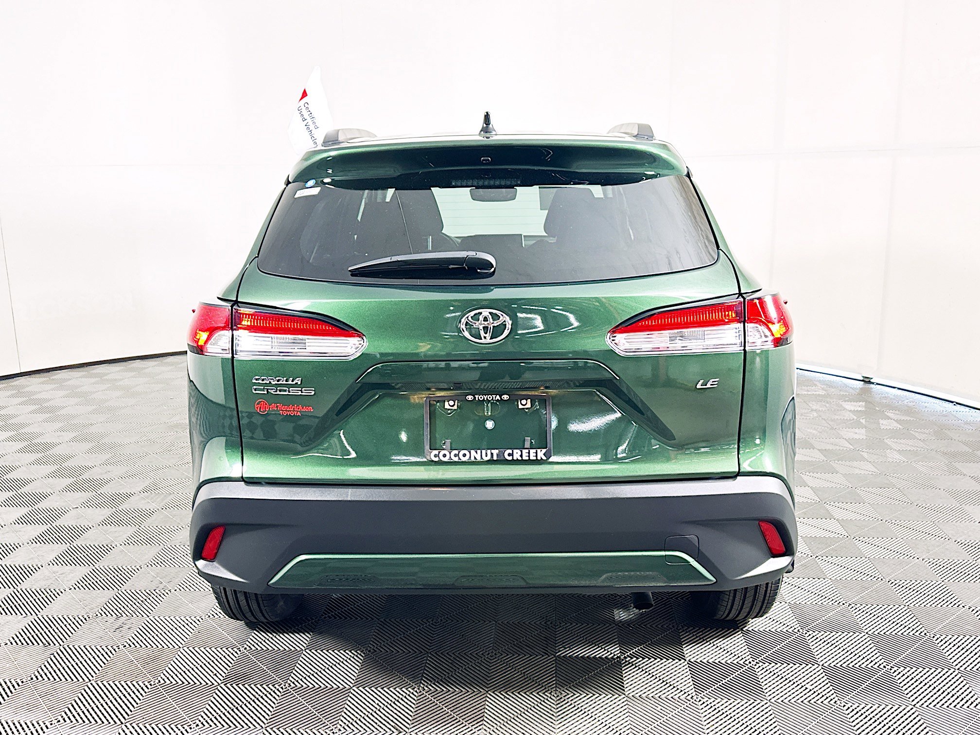 Used 2025 Toyota Corolla Cross LE image 4