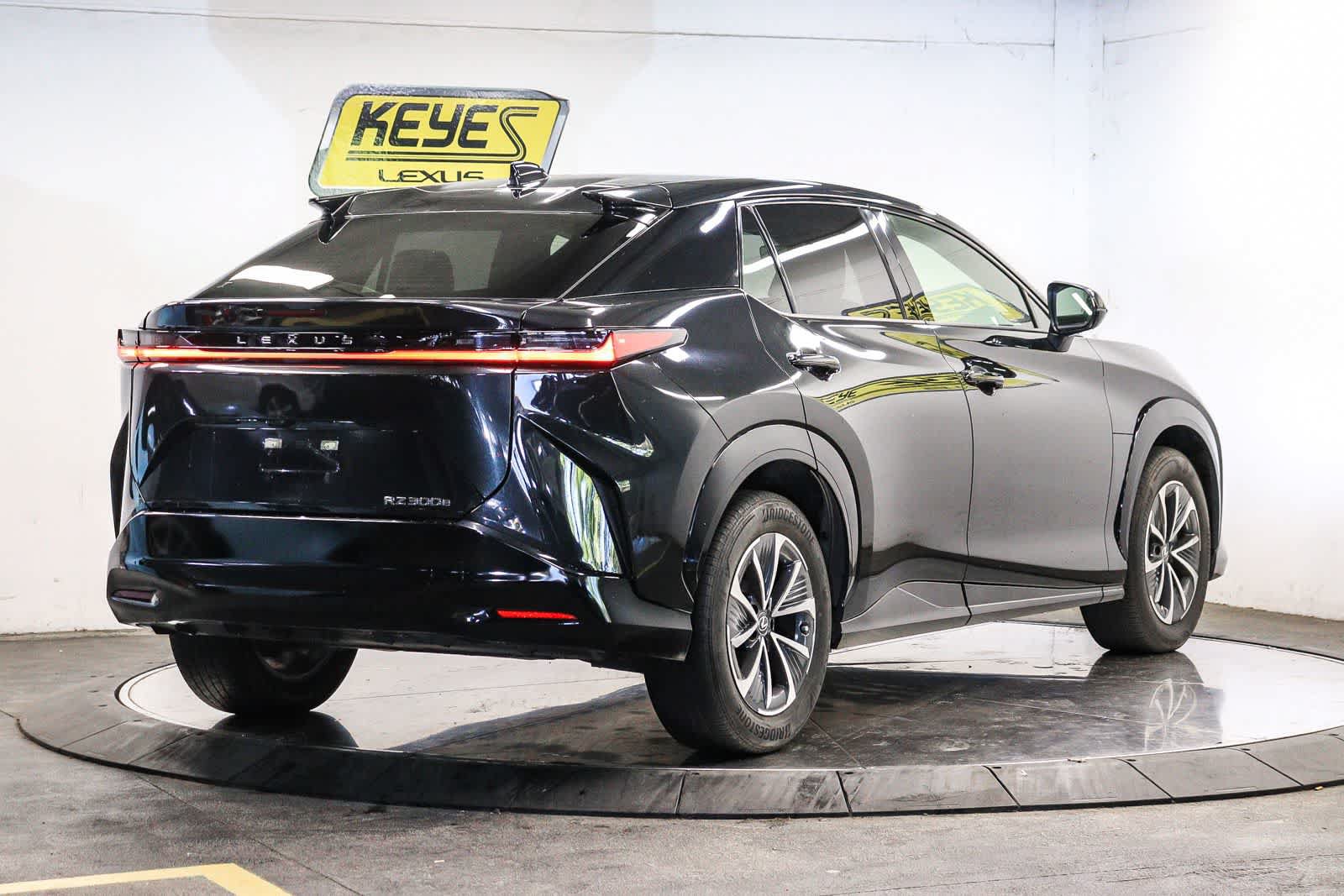 Used 2024 Lexus RZ 300e Premium FWD image 4