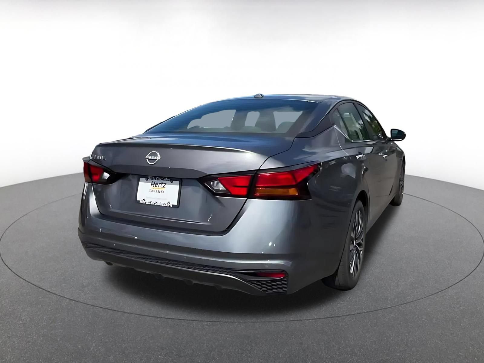 Used 2025 Nissan Altima 2.5 SV FWD image 11