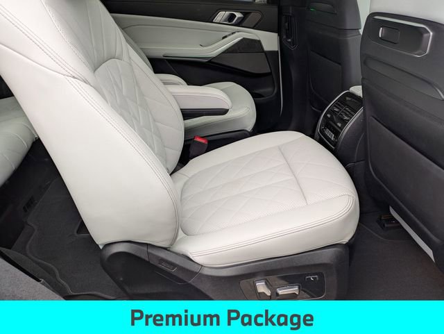 Used 2023 BMW X7 xDrive40i w/ Premium Package image 32