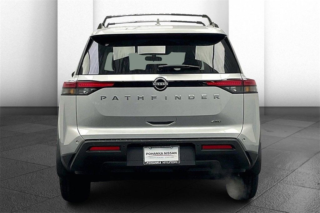 Certified 2025 Nissan Pathfinder SV image 3