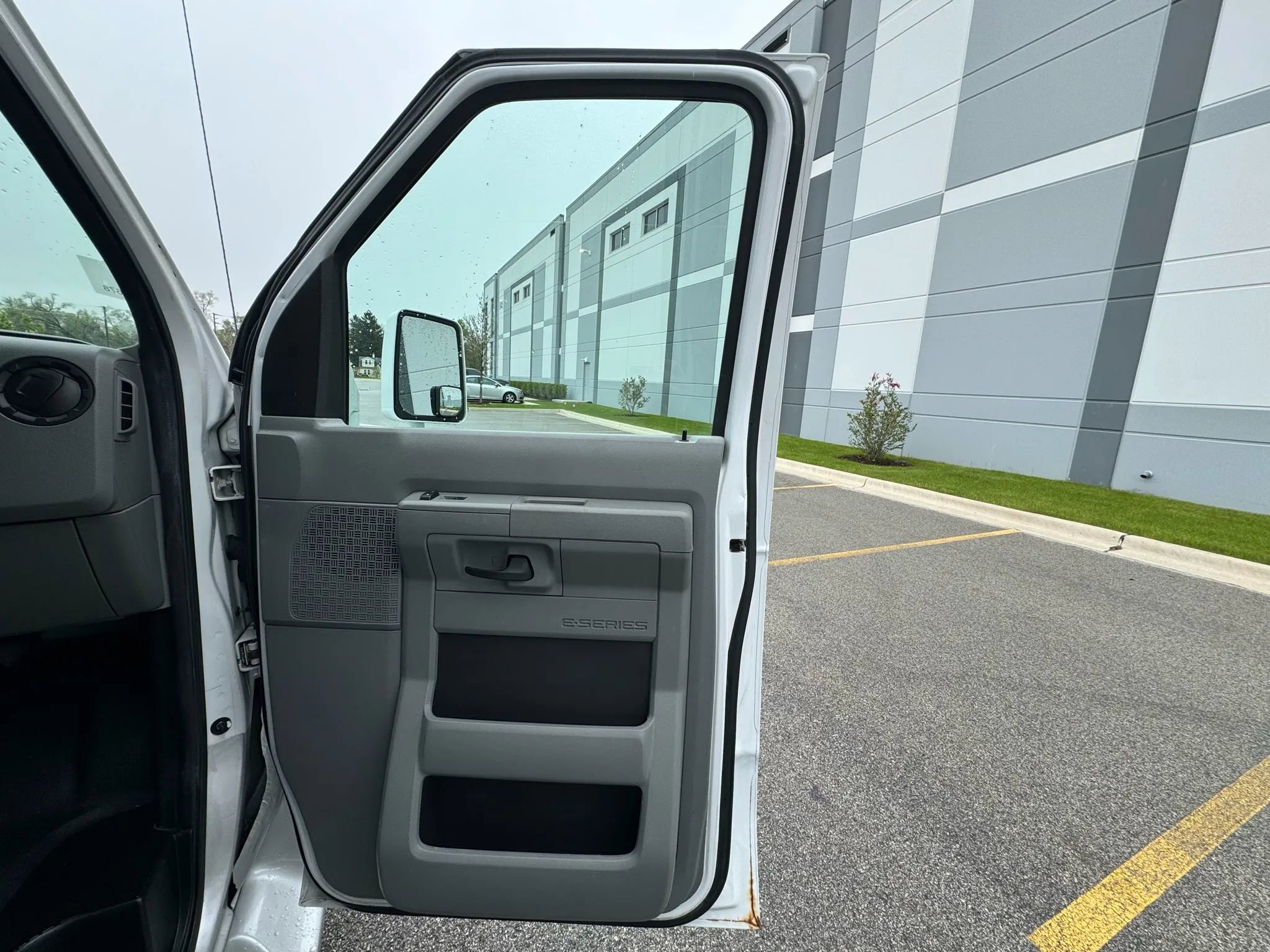 Used 2011 Ford E-450 and Econoline 450 Super Duty w/ Shuttle Bus Prep Pkg image 18