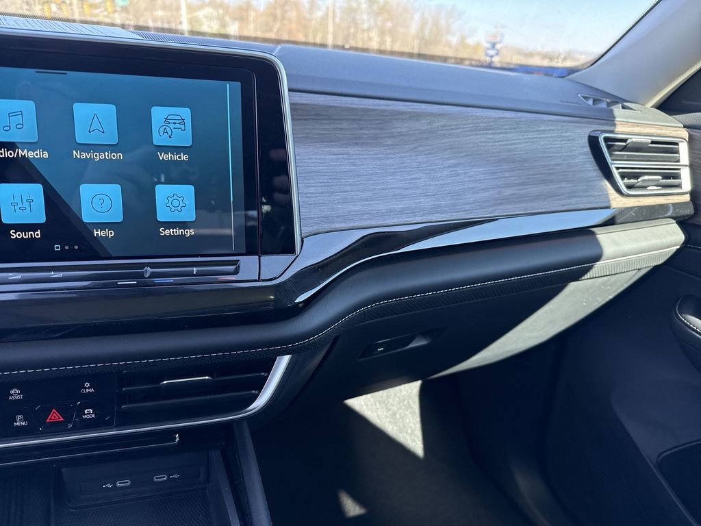 Certified 2025 Volkswagen Atlas SEL image 13