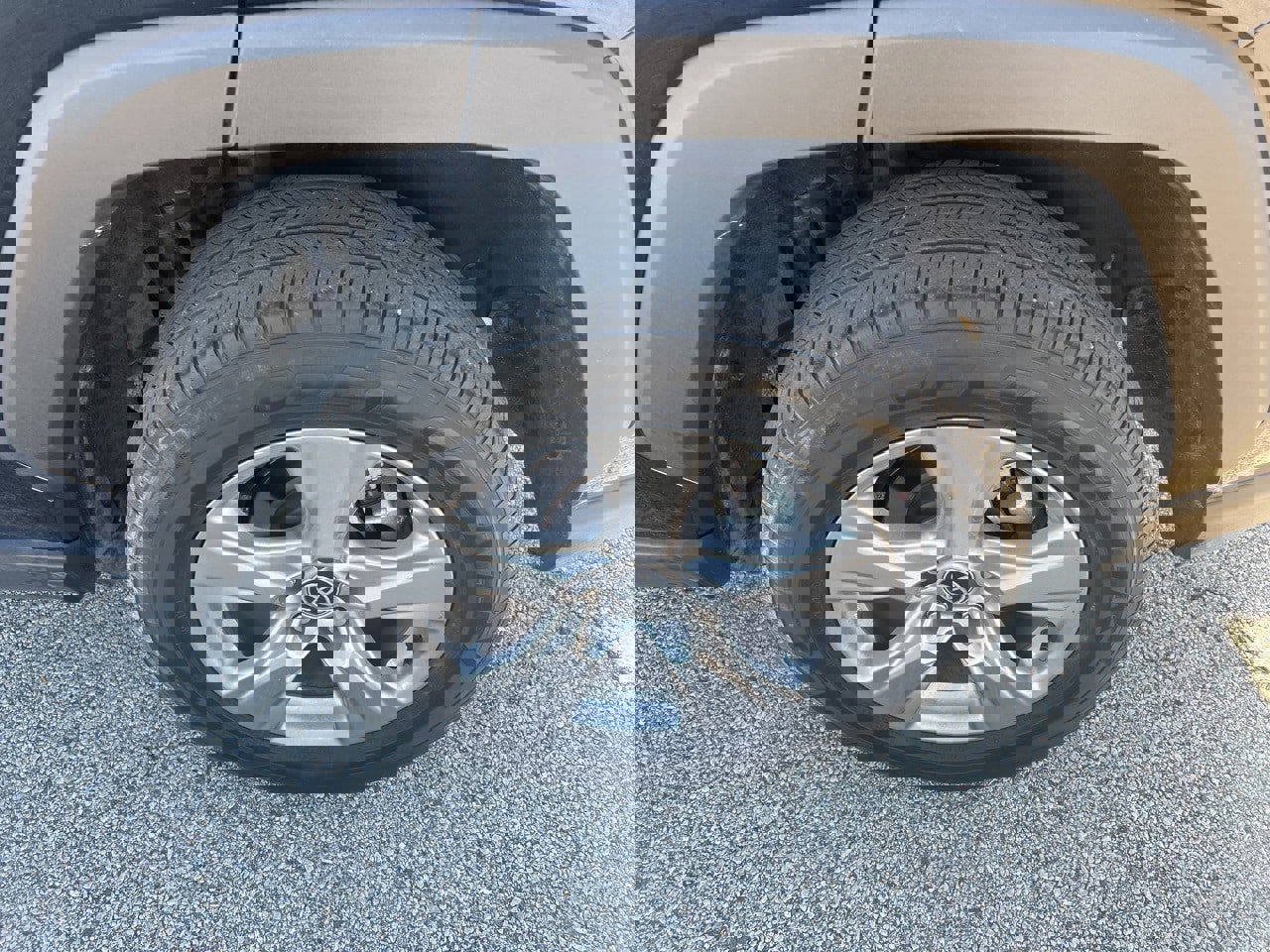 Used 2023 Toyota RAV4 XLE w/ Convenience Package image 11