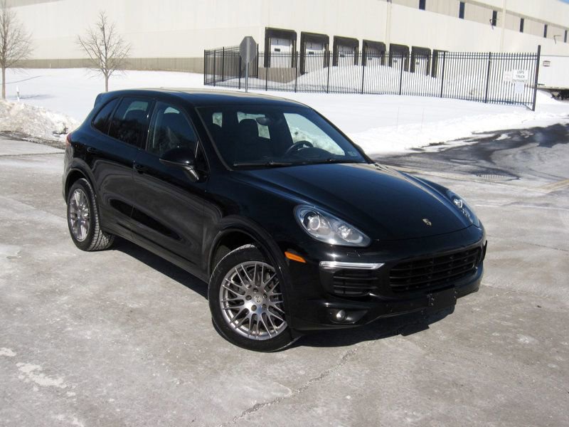 Used 2017 Porsche Cayenne Platinum Edition image 2