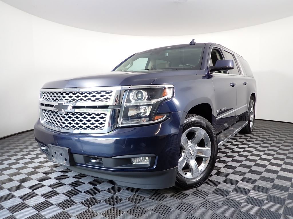 Used 2018 Chevrolet Suburban LT w/ LT Signature Package AWD/4WD image 2